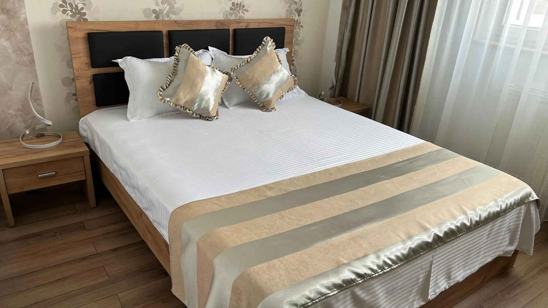 Luxury & Cosy - Infinit Apartments 부쿠레슈티